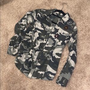 Button down army size small
